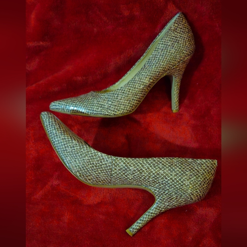 Nine West Textured Snakeskin Print Brown Pointed Toe Pumps - Size 10.5